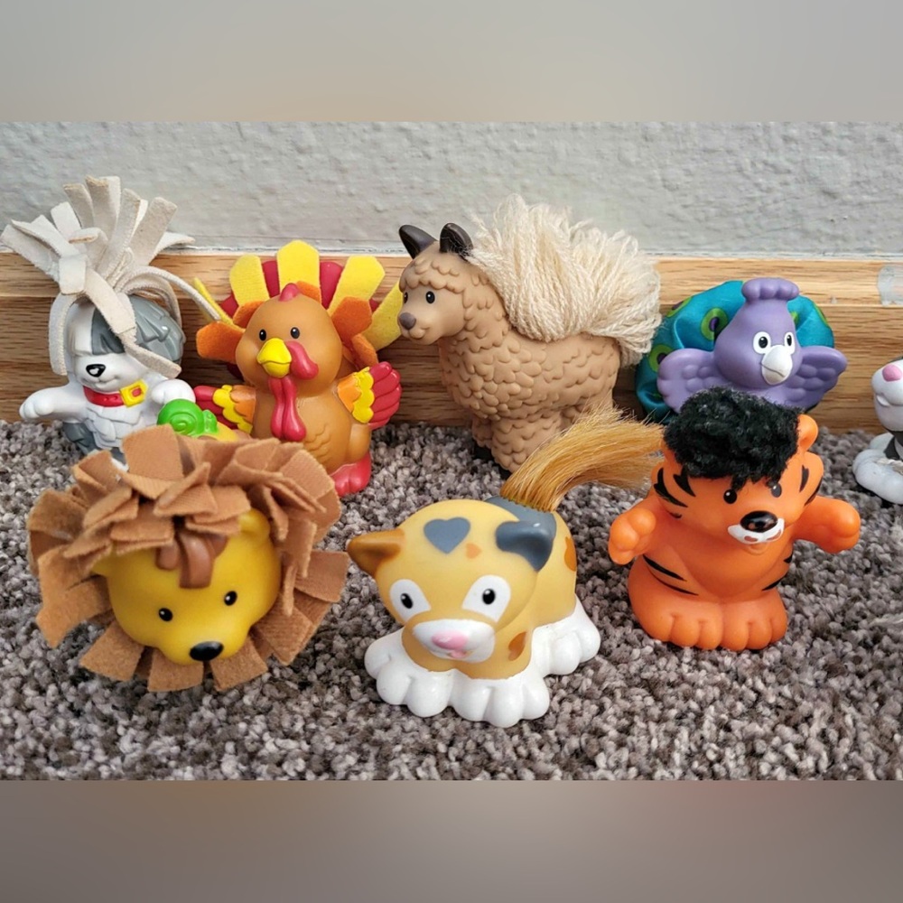 Fisher Price-Little People- 12 Touch and Feel animals